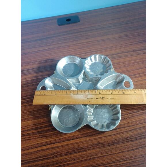 Vintage Cast Aluminum Baking Mold 9” X 8” Hanging Star Hearts Circles - Picture 12 of 15
